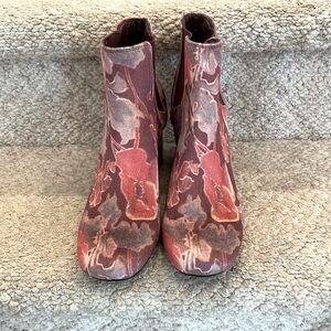 Indigo Rd velour ankle boots!  Like new!